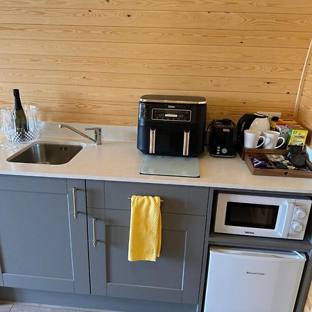 Ffrith Beach Glamping With Hot Tub Hotel Prestatyn Buitenkant foto