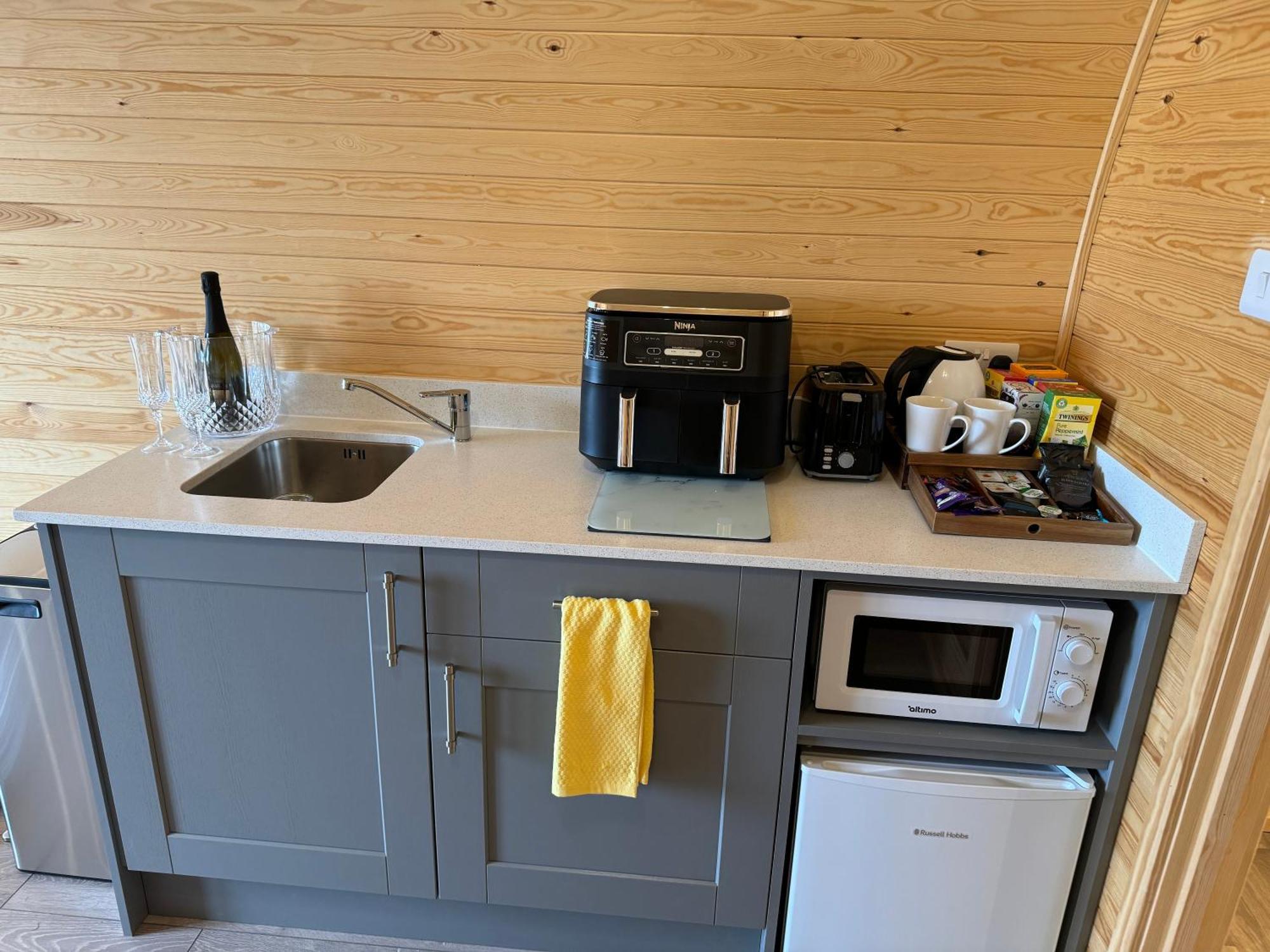 Ffrith Beach Glamping With Hot Tub Hotel Prestatyn Buitenkant foto